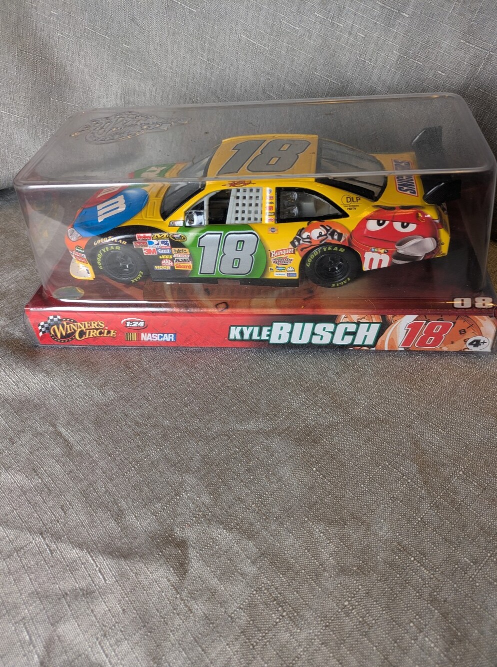 NASCAR Winner's Circle 1:24 Kyle Busch #18 M&M’s Toyota Camry Diecast